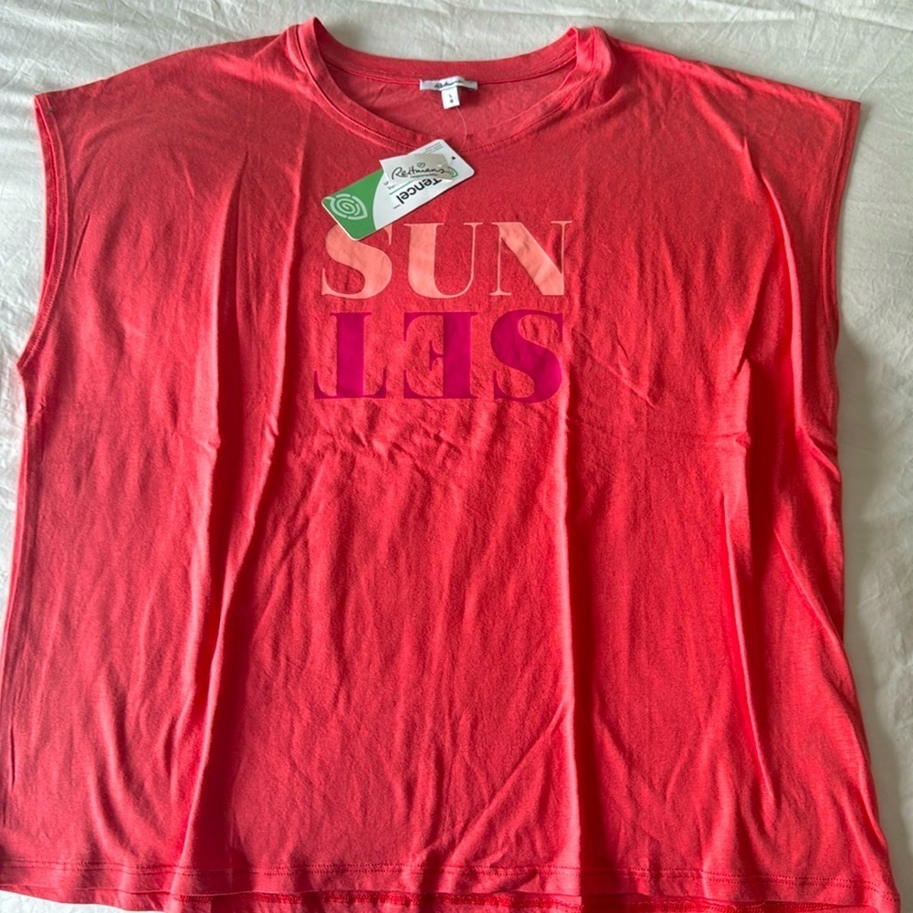 NWT Reitmans Graphic T Shirt